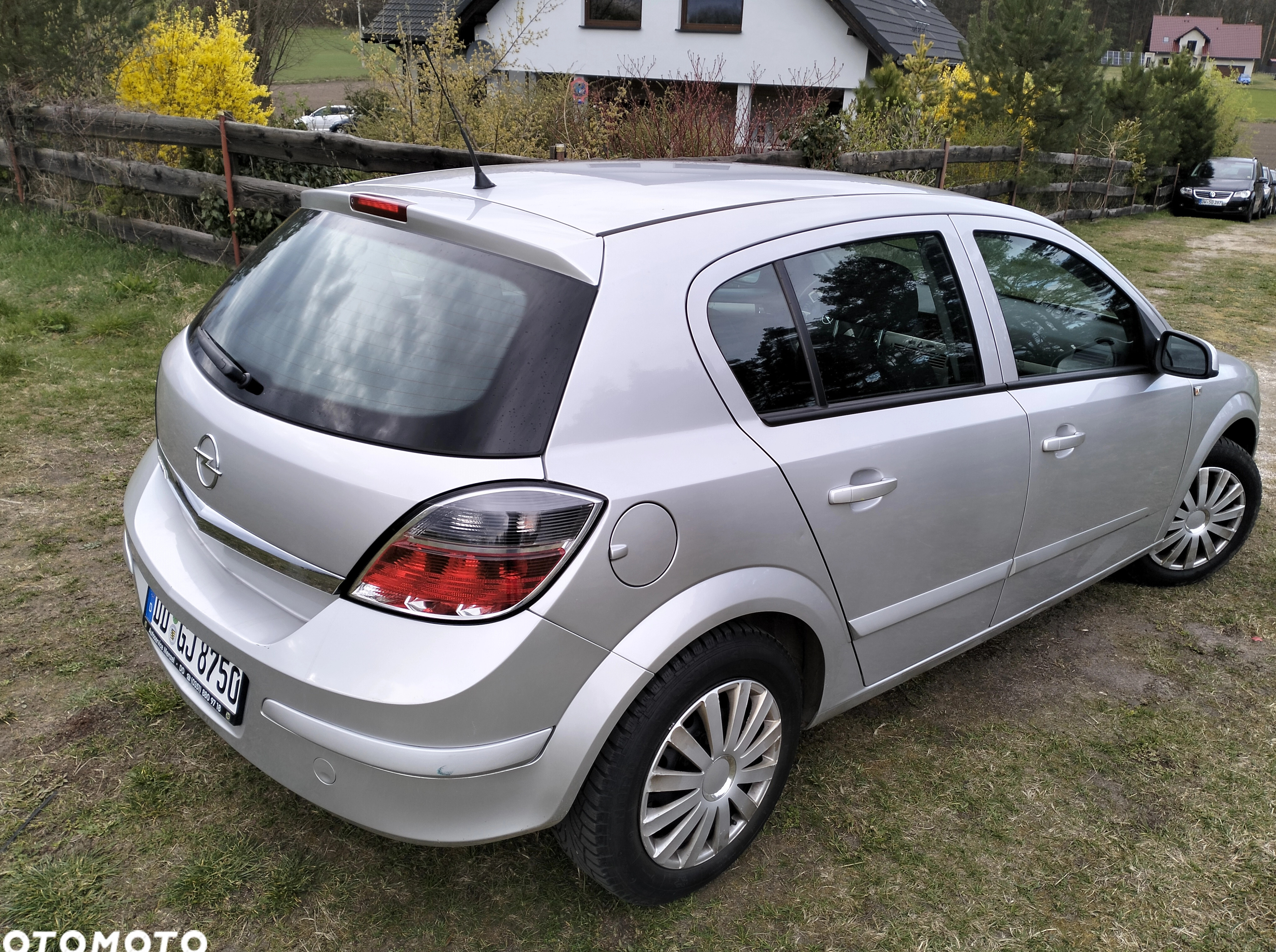 Opel Astra cena 8999 przebieg: 203100, rok produkcji 2008 z Chojnów małe 742